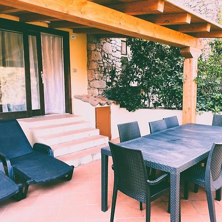 Bellissimo Appartamento Con Veranda Privata Al Centro Di Porto Rotondo Exterior foto